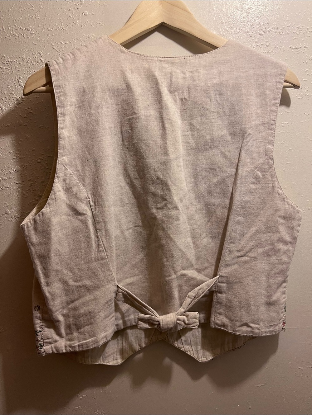 Tan Trums Tan Embroidered Floral Vest Women’s Size Medium Natural Fibers - Picture 4 of 5